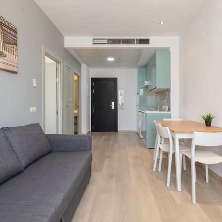 Apartment With Free Parking And Pool Bormujos Bagian luar foto