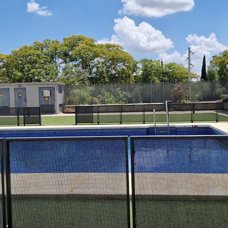Apartment With Free Parking And Pool Bormujos Bagian luar foto