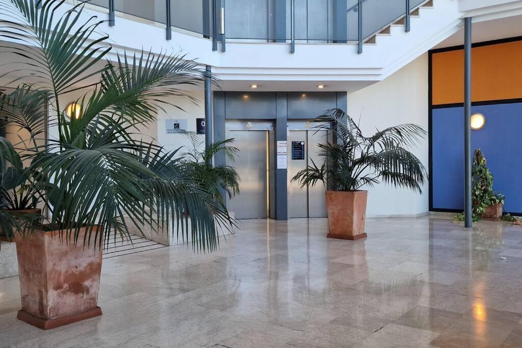 Apartment With Free Parking And Pool Bormujos Bagian luar foto