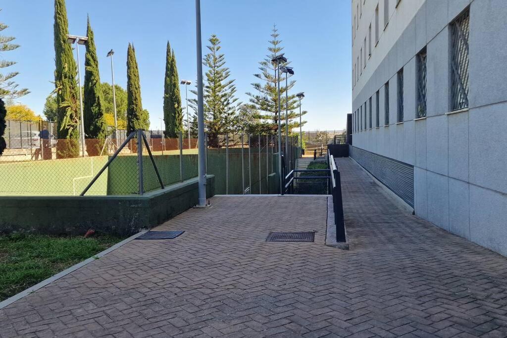 Apartment With Free Parking And Pool Bormujos Bagian luar foto