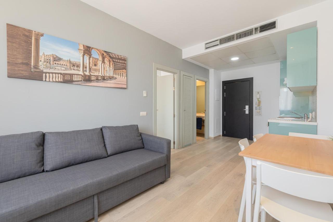 Apartment With Free Parking And Pool Bormujos Bagian luar foto