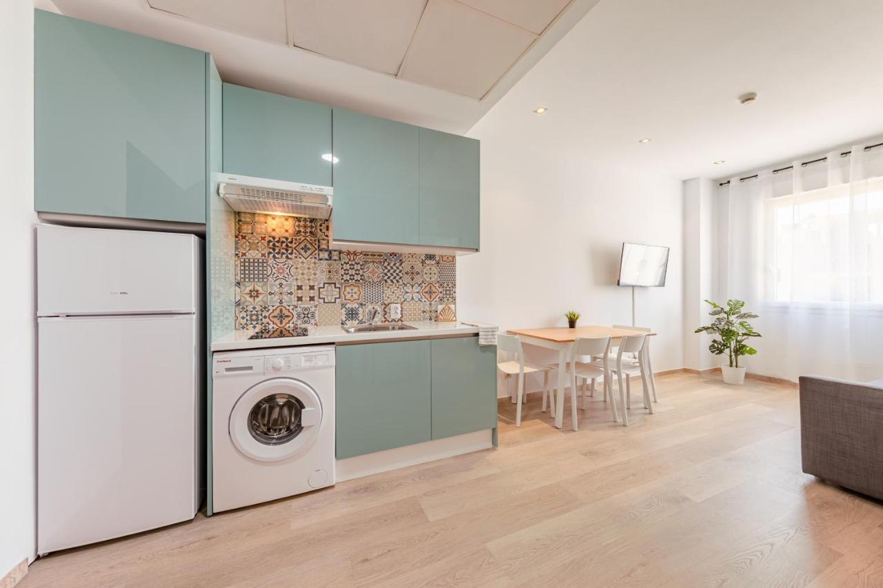 Apartment With Free Parking And Pool Bormujos Bagian luar foto