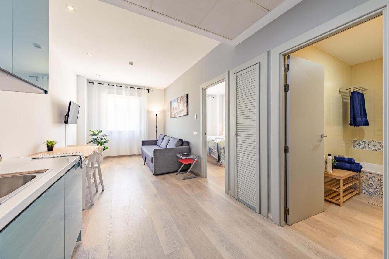 Apartment With Free Parking And Pool Bormujos Bagian luar foto