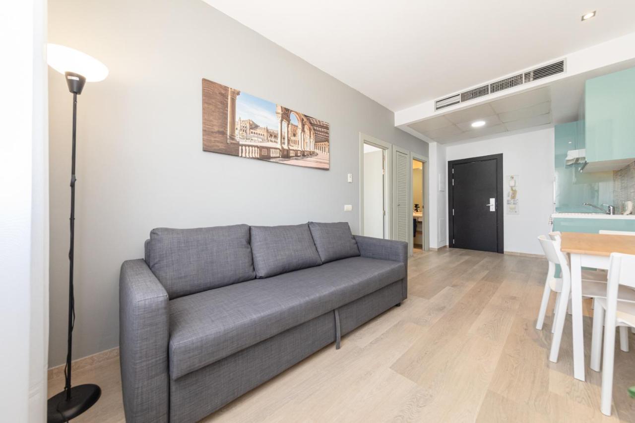 Apartment With Free Parking And Pool Bormujos Bagian luar foto