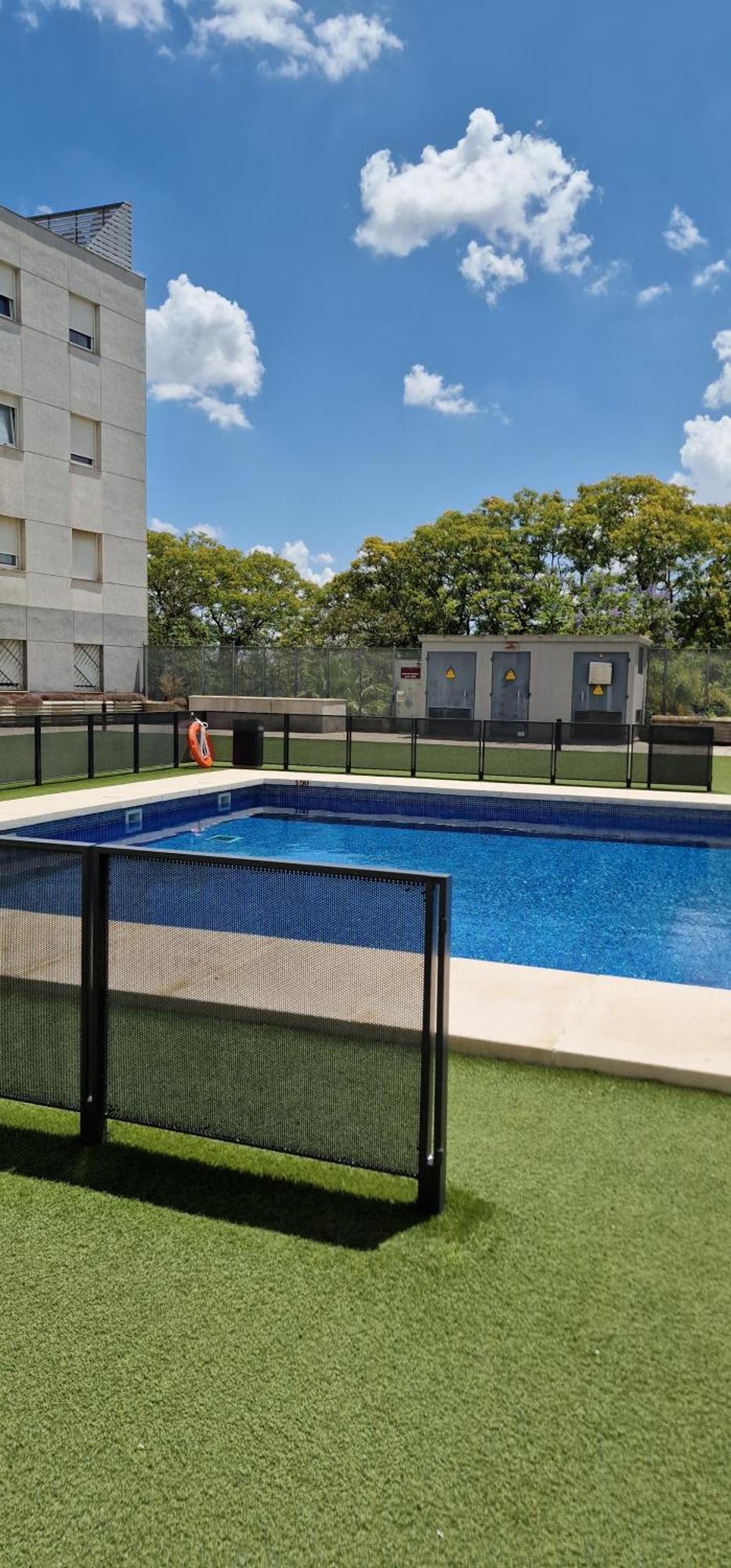 Apartment With Free Parking And Pool Bormujos Bagian luar foto